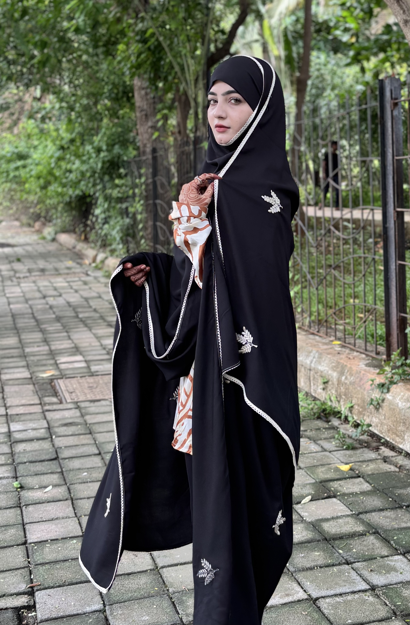 Haya Chadar with Embroidery (Black)
