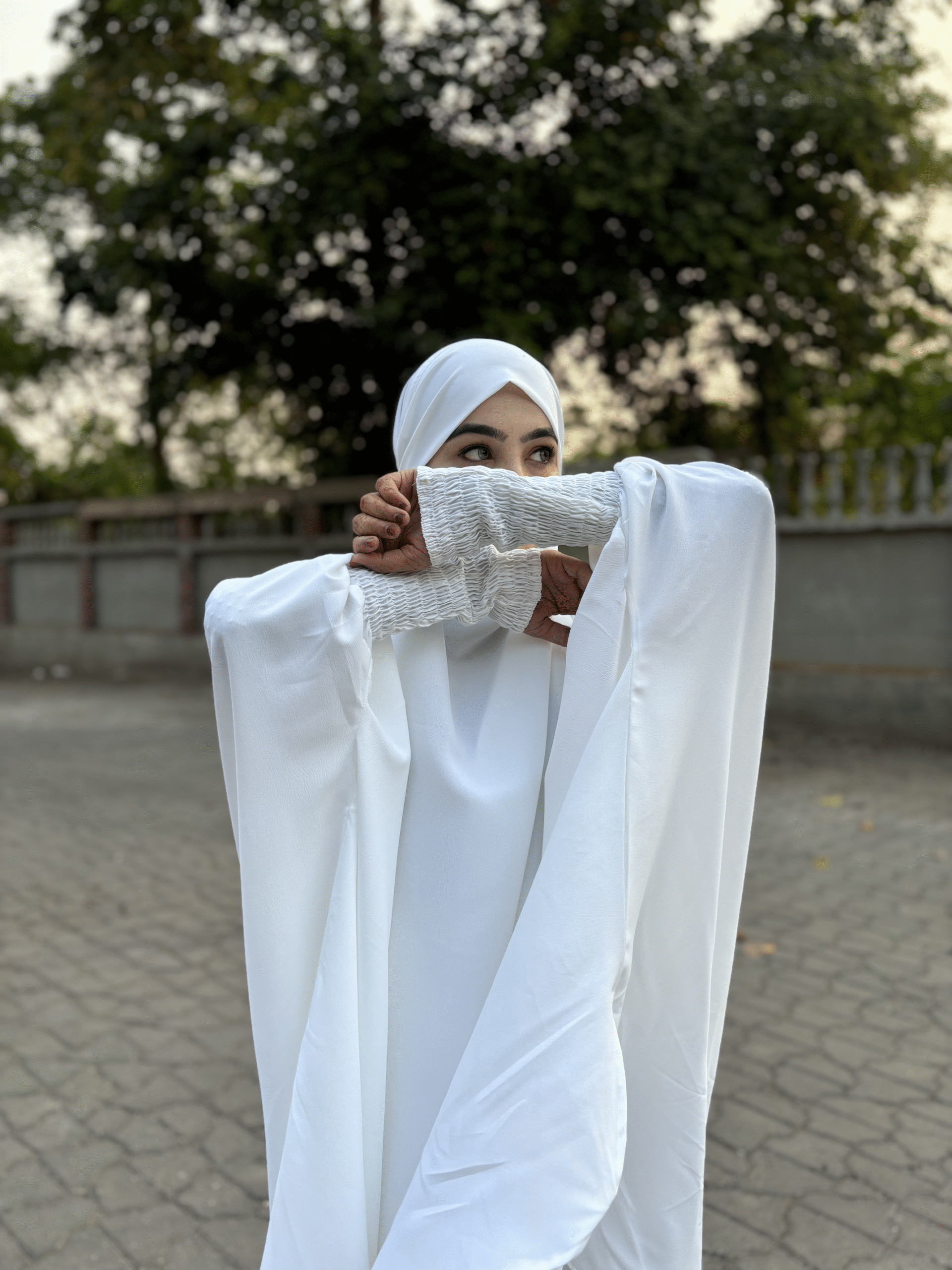 Jilbab with skit and crush sleeve (white)