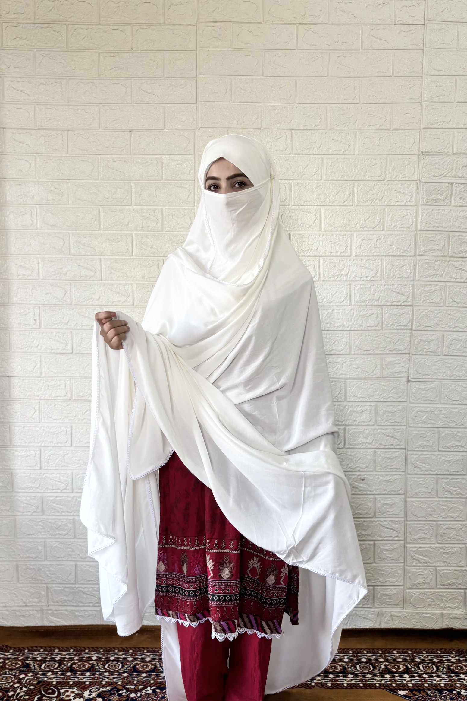 Haya Chadar (White)