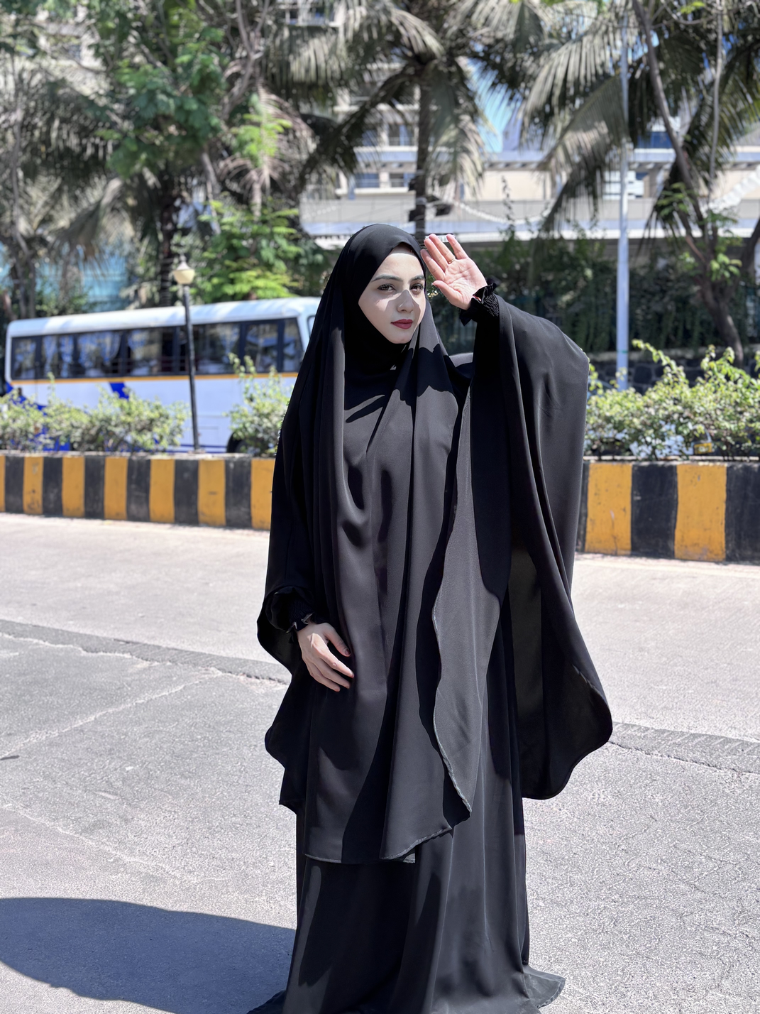 Husn Abaya (Black) - Image 4