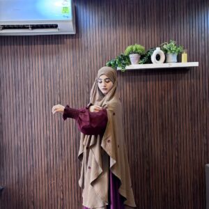 Aswad Abaya (Maroon & Beige)